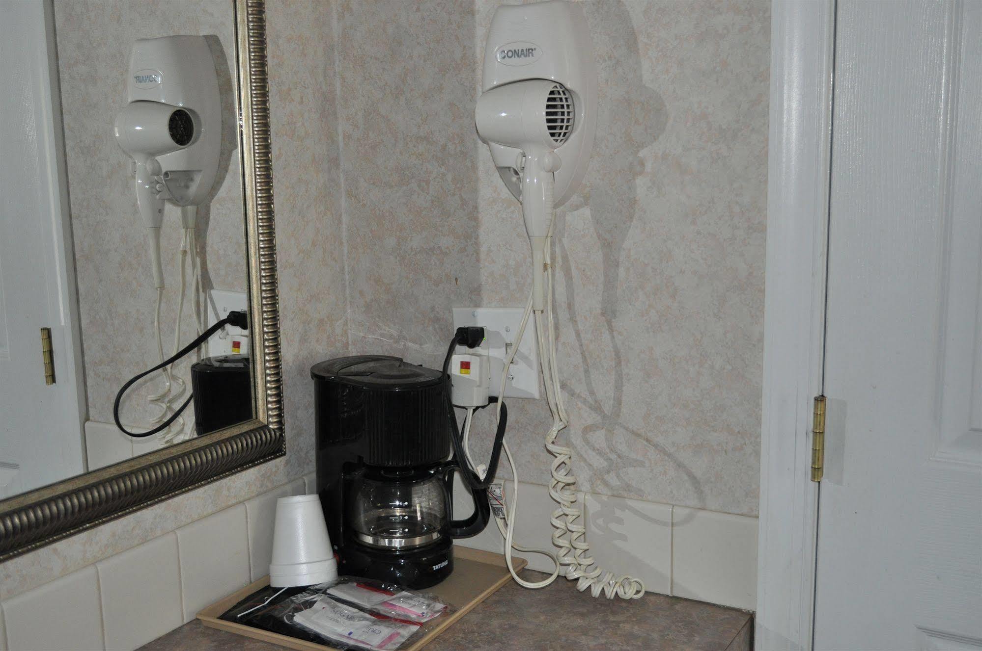 Atrium Inn & Suites Galloway Extérieur photo