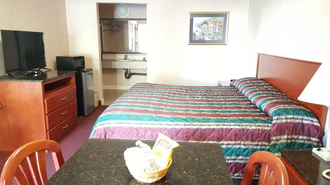 Atrium Inn & Suites Galloway Extérieur photo