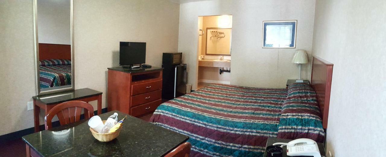 Atrium Inn & Suites Galloway Extérieur photo